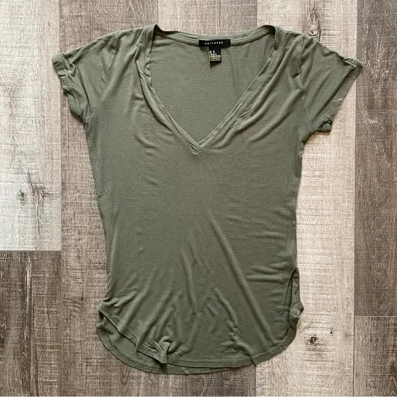 ✨FREE✨ - Picture 1 of 3